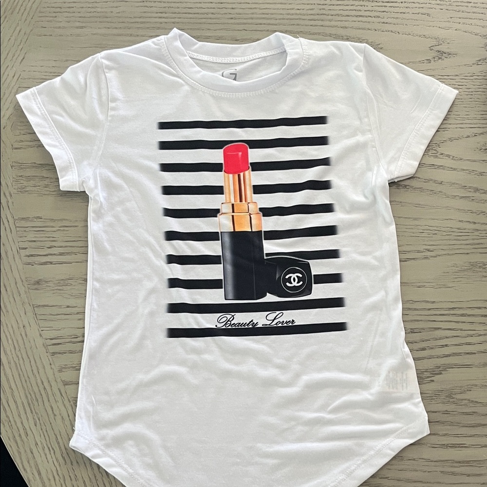 Girls designer Lipstick Graphic tee